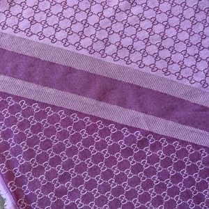 Gucci shawl 140cm x 140 cm. No box and no tags